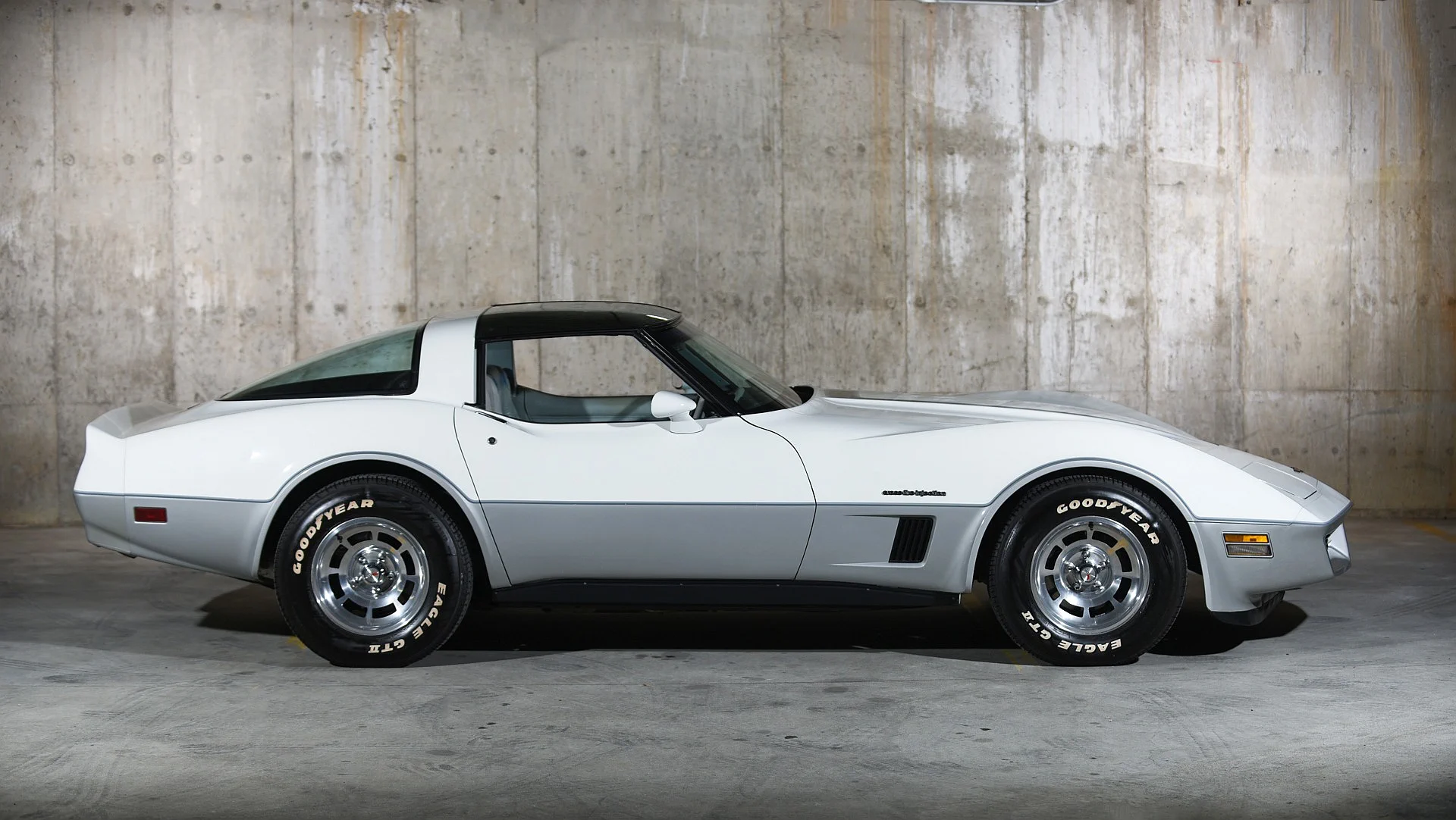 Corvette Generations/C3/C3 1982 Right (1).webp